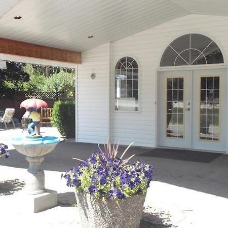 Anchor Riverfront Motel Sicamous Eksteriør billede