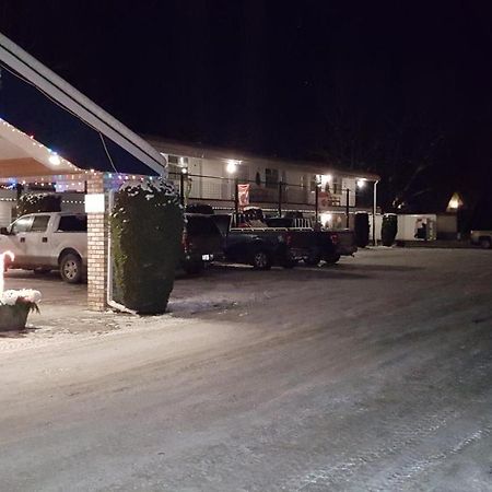 Anchor Riverfront Motel Sicamous Eksteriør billede