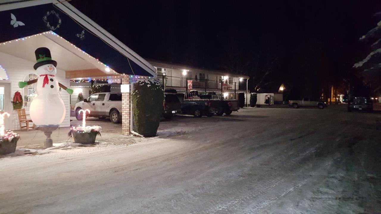 Anchor Riverfront Motel Sicamous Eksteriør billede