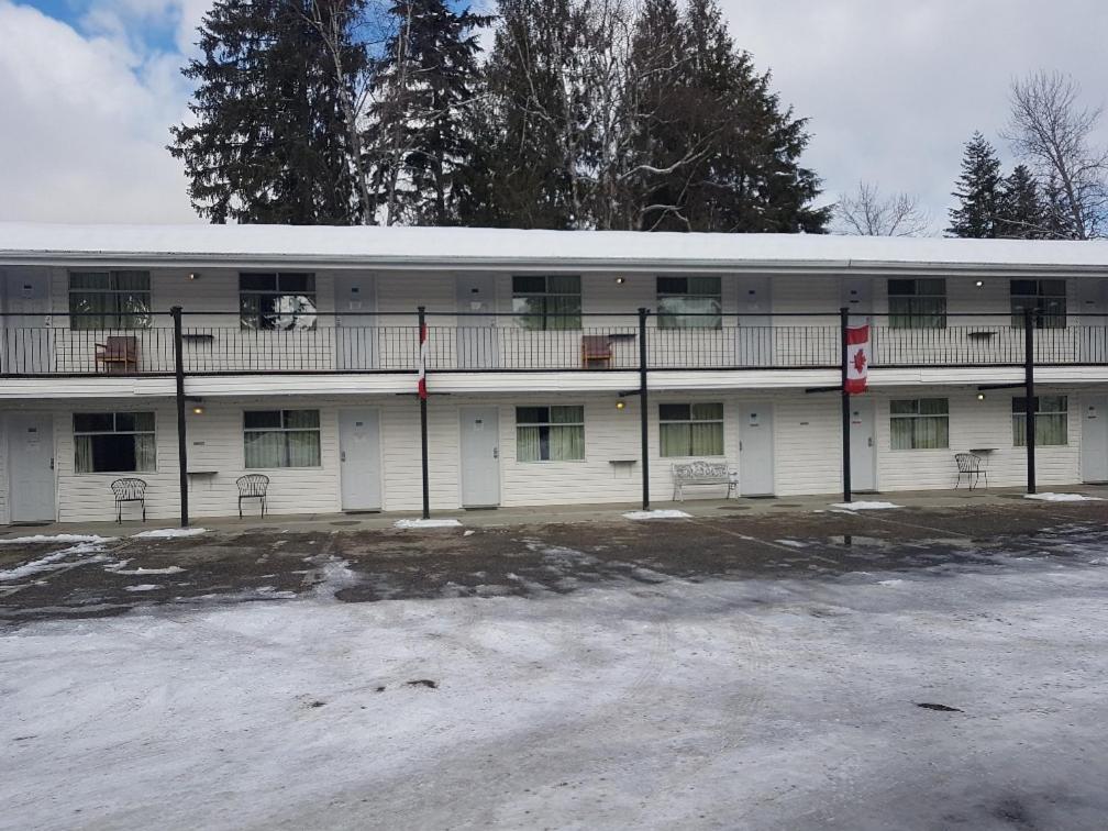 Anchor Riverfront Motel Sicamous Eksteriør billede