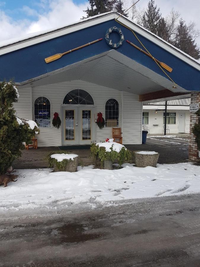 Anchor Riverfront Motel Sicamous Eksteriør billede